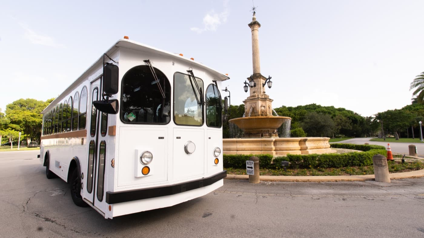 How to Plan the Best Itinerary for Your Trolley Wedding Transportation